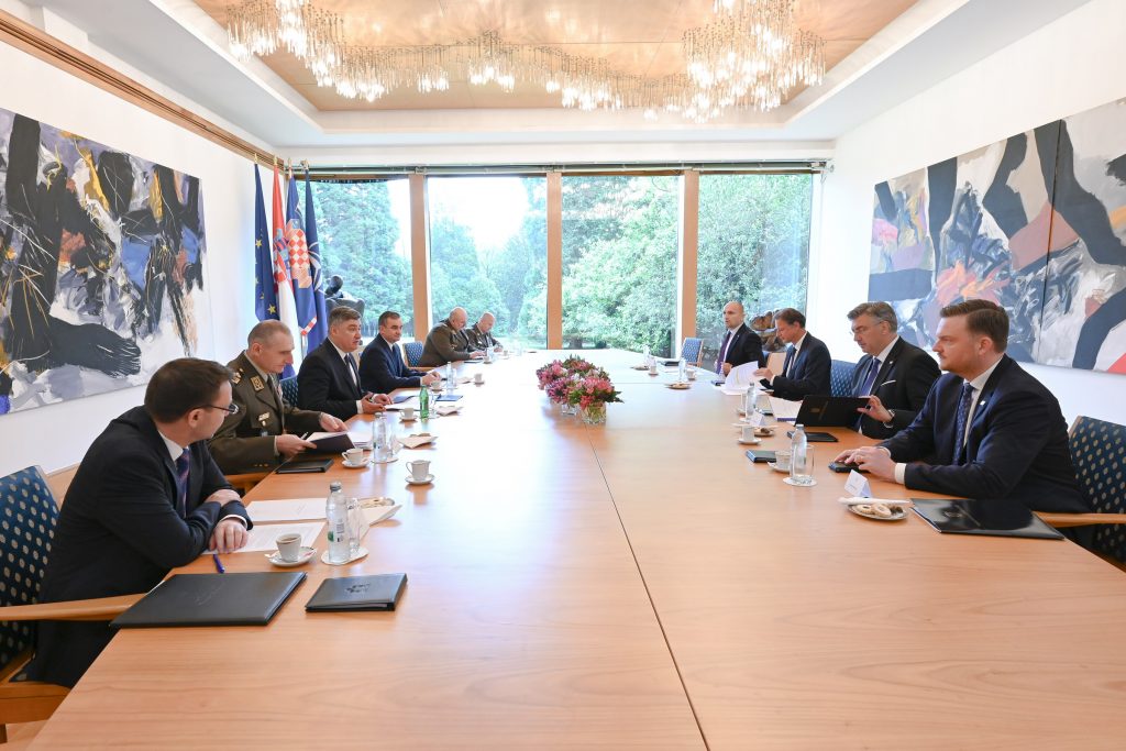 Slika https://www.morh.hr/wp-content/uploads/2025/05/2025-05-23-odbor-za-obranu-1024x683.jpg