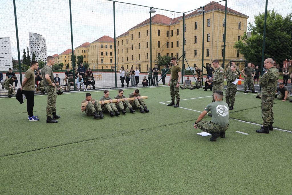 Slika https://www.morh.hr/wp-content/uploads/2025/05/2025-05-27-kadetske-igre-1024x683.jpg