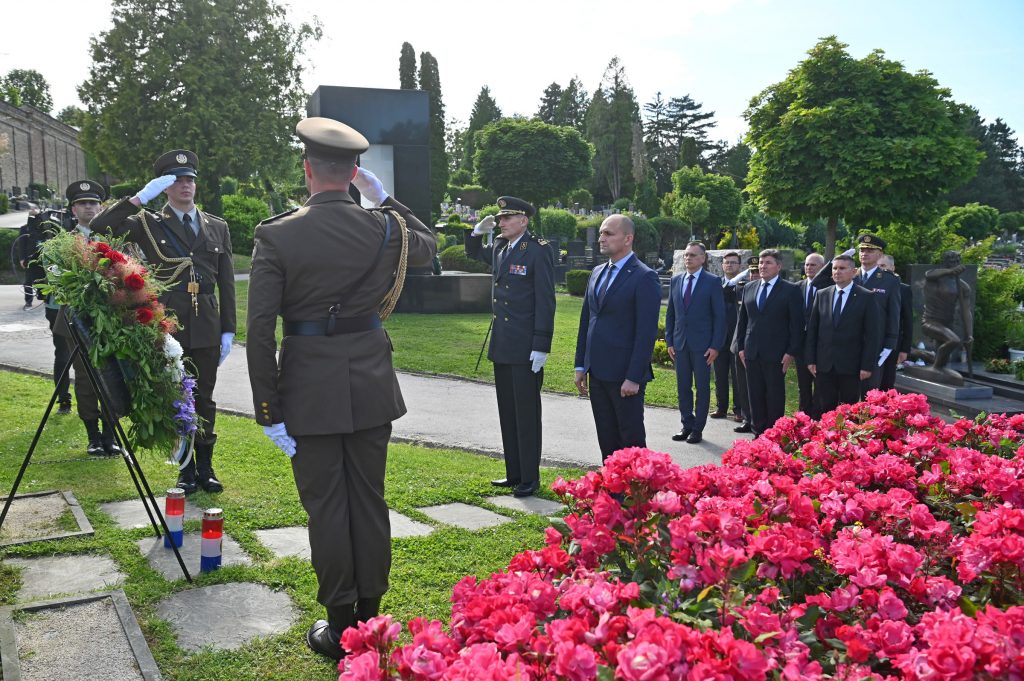 Slika https://www.morh.hr/wp-content/uploads/2025/05/2025-05-27-mirogoj-1024x681.jpg