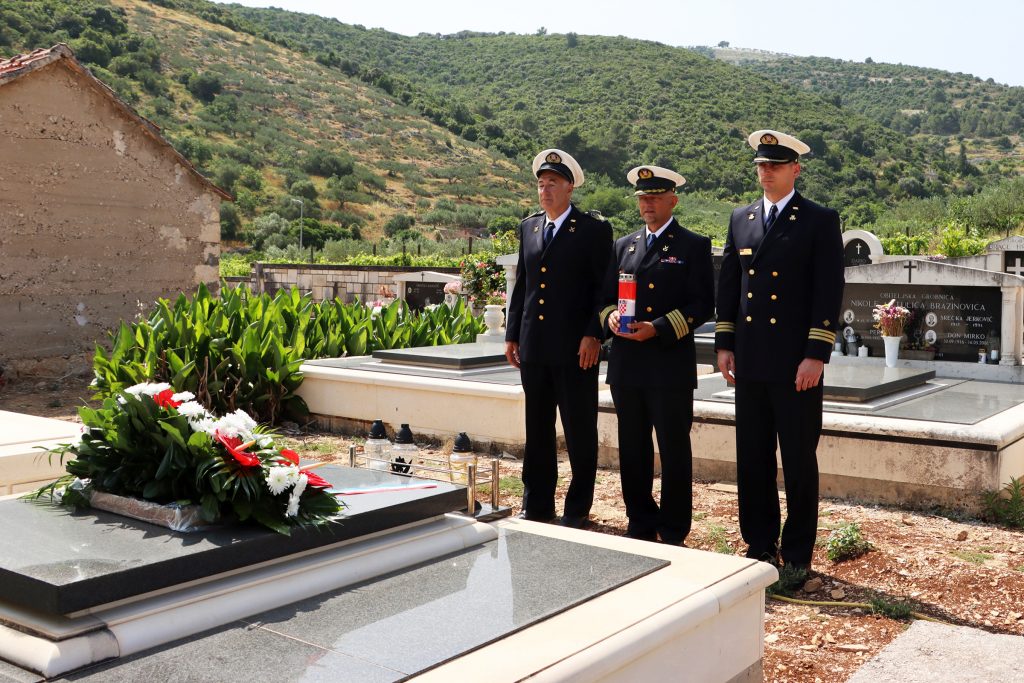 Slika https://www.morh.hr/wp-content/uploads/2025/06/2025-06-10-obljetnica-smrti-vid-stipetic-1024x683.jpg