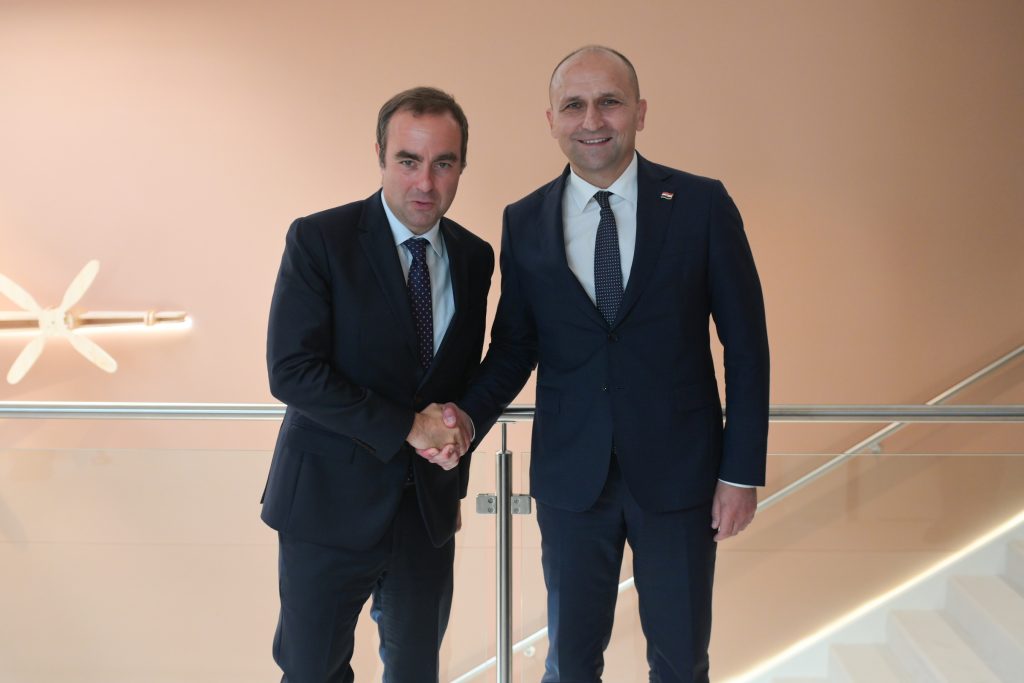 Slika https://www.morh.hr/wp-content/uploads/2025/06/2025-06-16-paris-air-show-1-1024x683.jpg