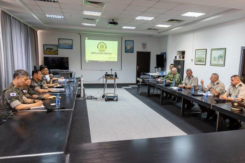 Slika https://www.morh.hr/wp-content/uploads/2025/06/2025-06-27-sastanak-s-izaslanstvom-center-for-army-analysis-and-simulation-os-republike-koreje-1024x683.jpg