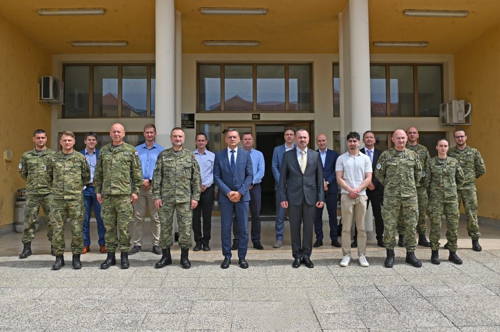 Slika https://www.morh.hr/wp-content/uploads/2025/07/2025-07-01-cyber-range-connect-25-1024x681.jpg