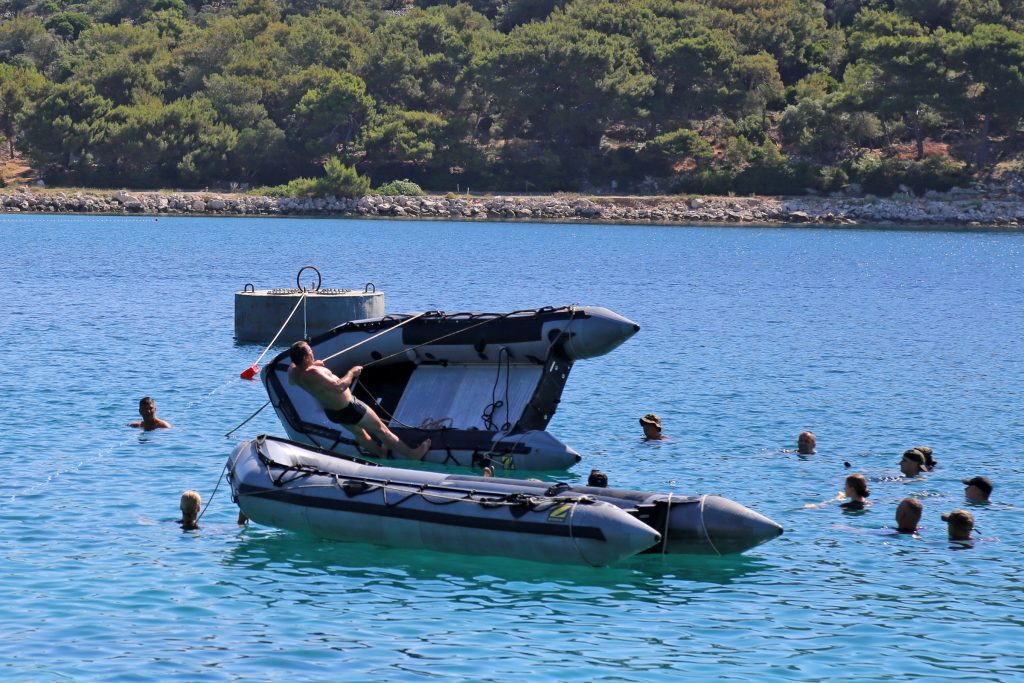 Slika https://www.morh.hr/wp-content/uploads/2025/07/2025-07-07-kamp-vodenja-losinj-2025-1024x683.jpg