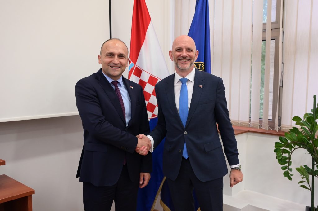 Slika https://www.morh.hr/wp-content/uploads/2025/07/2025-07-08-veleposlanik-v-britanije-oprostajni-susret-1024x681.jpg