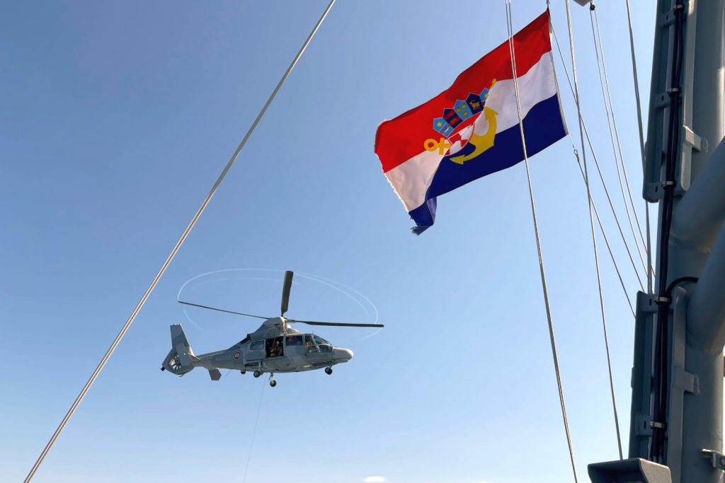 Slika https://www.morh.hr/wp-content/uploads/2025/07/2025-07-17-uvjezbavanje-nasih-i-francuskih-oruzanih-snaga-na-jadranu-1024x683.jpg