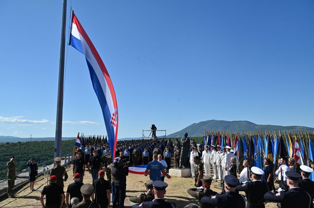 Slika https://www.morh.hr/wp-content/uploads/2025/08/2025-08-05-oluja-knin-1024x681.jpg