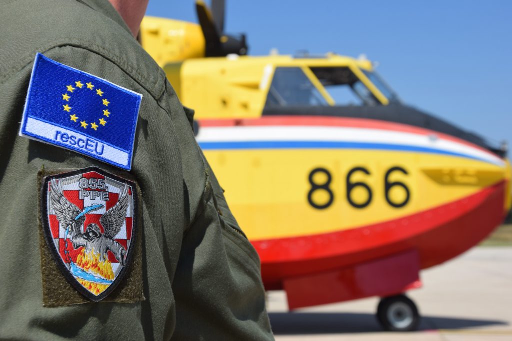 Slika https://www.morh.hr/wp-content/uploads/2025/08/2025-08-12-pomoc-crna-gora--1024x683.jpg