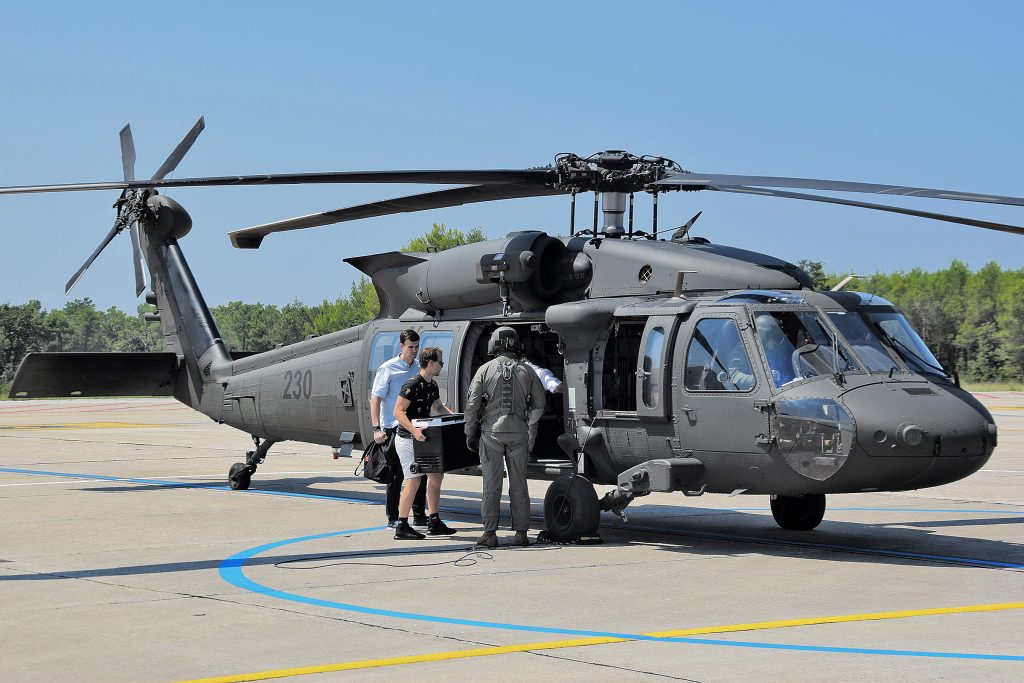 Slika https://www.morh.hr/wp-content/uploads/2025/08/2025-08-13-hitni-helikopterski-prijevoz-1024x683.jpg