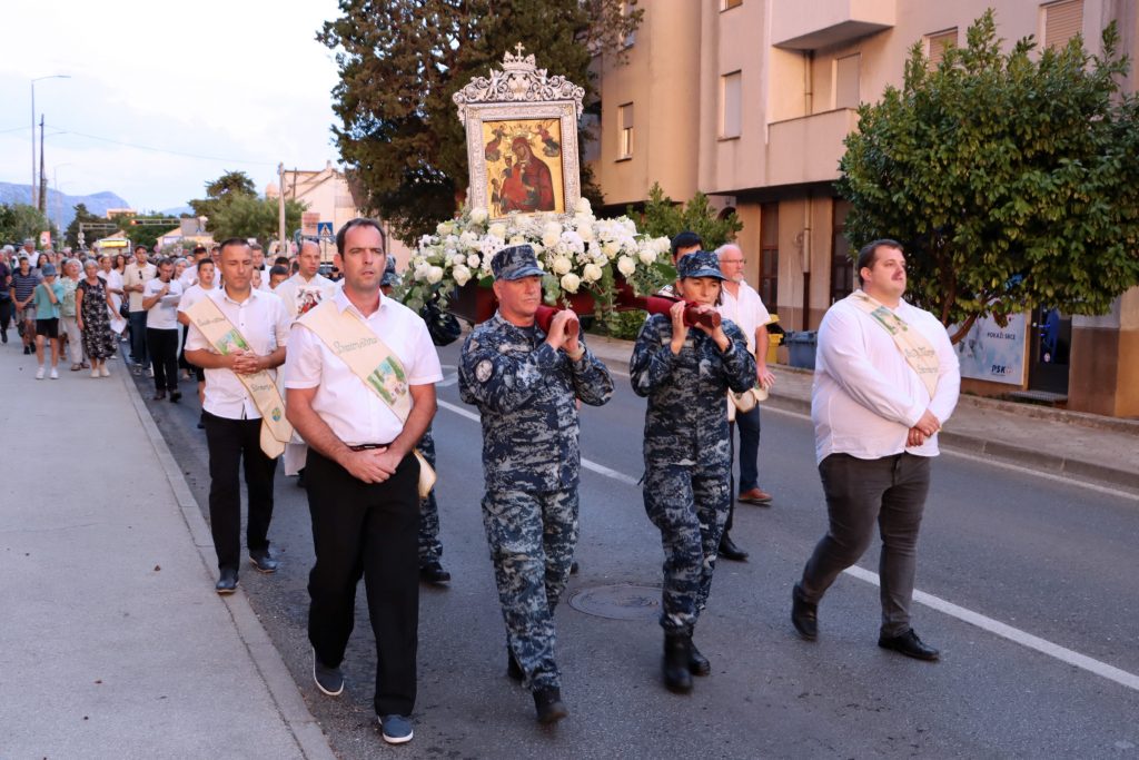 Slika https://www.morh.hr/wp-content/uploads/2025/08/2025-08-15-velika-gospa-hrm-1024x683.jpg