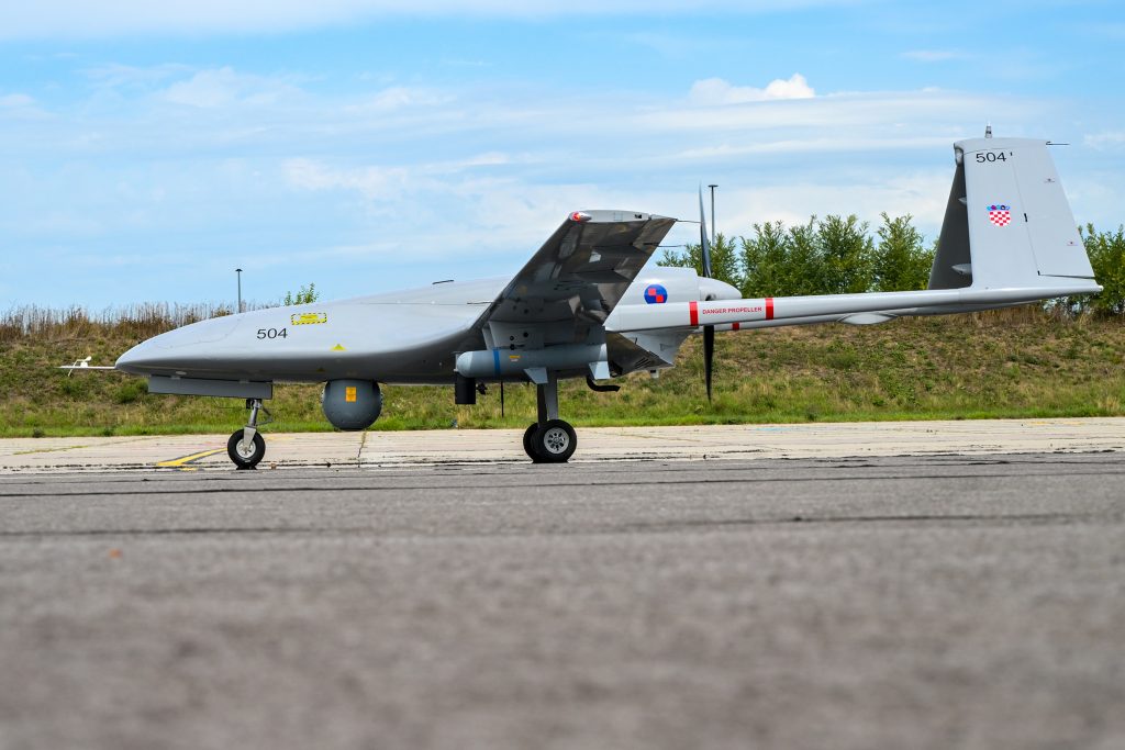 Slika https://www.morh.hr/wp-content/uploads/2025/09/2025-09-02-bayraktar-pleso-1024x683.jpg