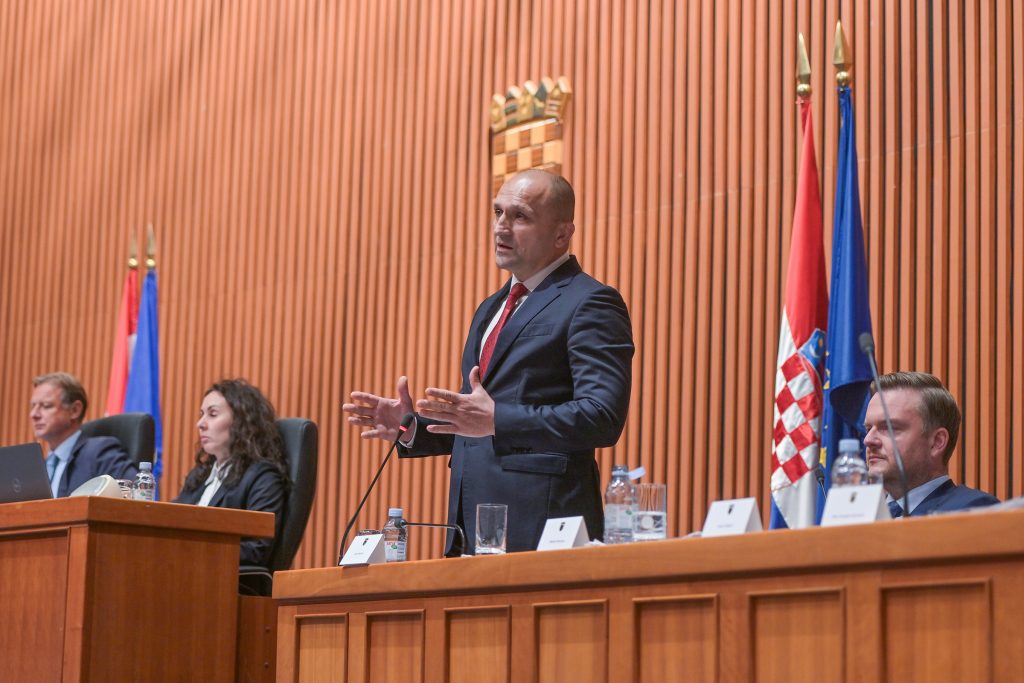 Slika https://www.morh.hr/wp-content/uploads/2025/09/2025-09-15-mo-sabor-1024x683.jpg