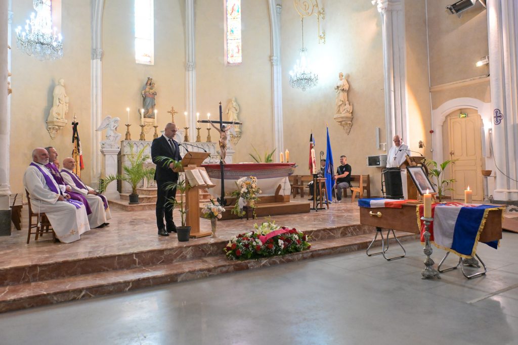 Slika https://www.morh.hr/wp-content/uploads/2025/09/2025-09-23-posljednji-ispracaj-roso-1024x683.jpg