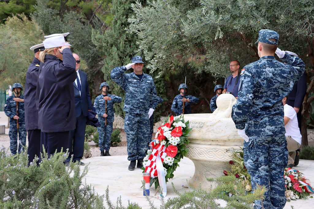 Slika https://www.morh.hr/wp-content/uploads/2025/09/2025-09-24-hrm-vranic-obljetnica-1024x683.jpg