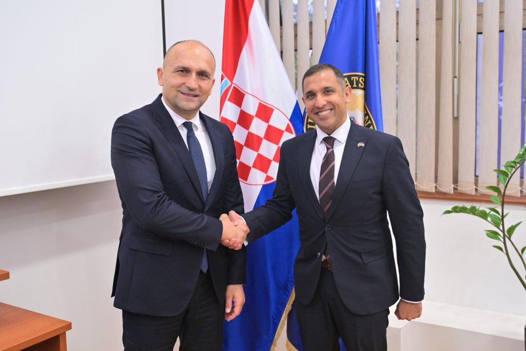 Slika https://www.morh.hr/wp-content/uploads/2025/09/2025-09-24-mo-veleposlanik-velika-britanija-1024x683.jpg