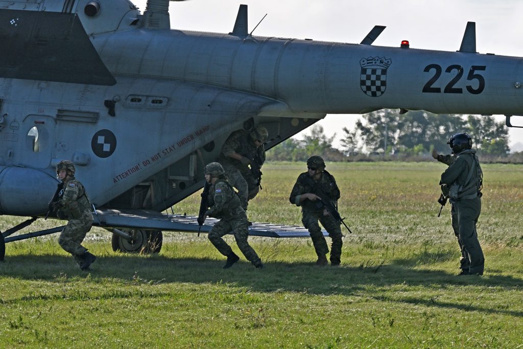 Slika https://www.morh.hr/wp-content/uploads/2025/09/2025-09-26-intergranska-obuka-tigrova--1024x683.jpg