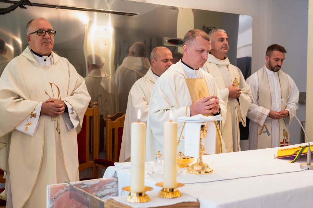 Slika https://www.morh.hr/wp-content/uploads/2025/09/2025-09-30-hvu-dan-kapelanije-1024x683.jpg