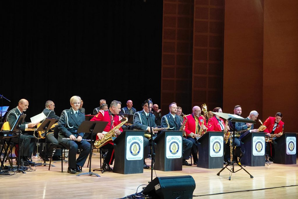 Slika https://www.morh.hr/wp-content/uploads/2025/09/2025-09-30-jazz-orkestar-os-1024x683.jpg