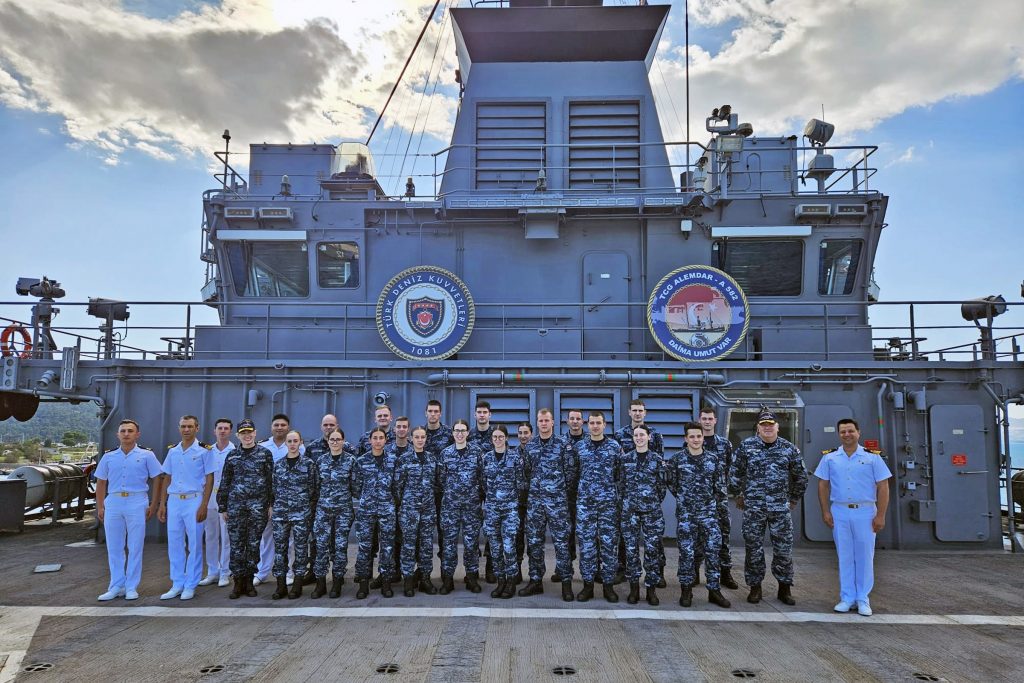 Slika https://www.morh.hr/wp-content/uploads/2025/09/2025-09-30-kadeti-alemdar-1024x683.jpg