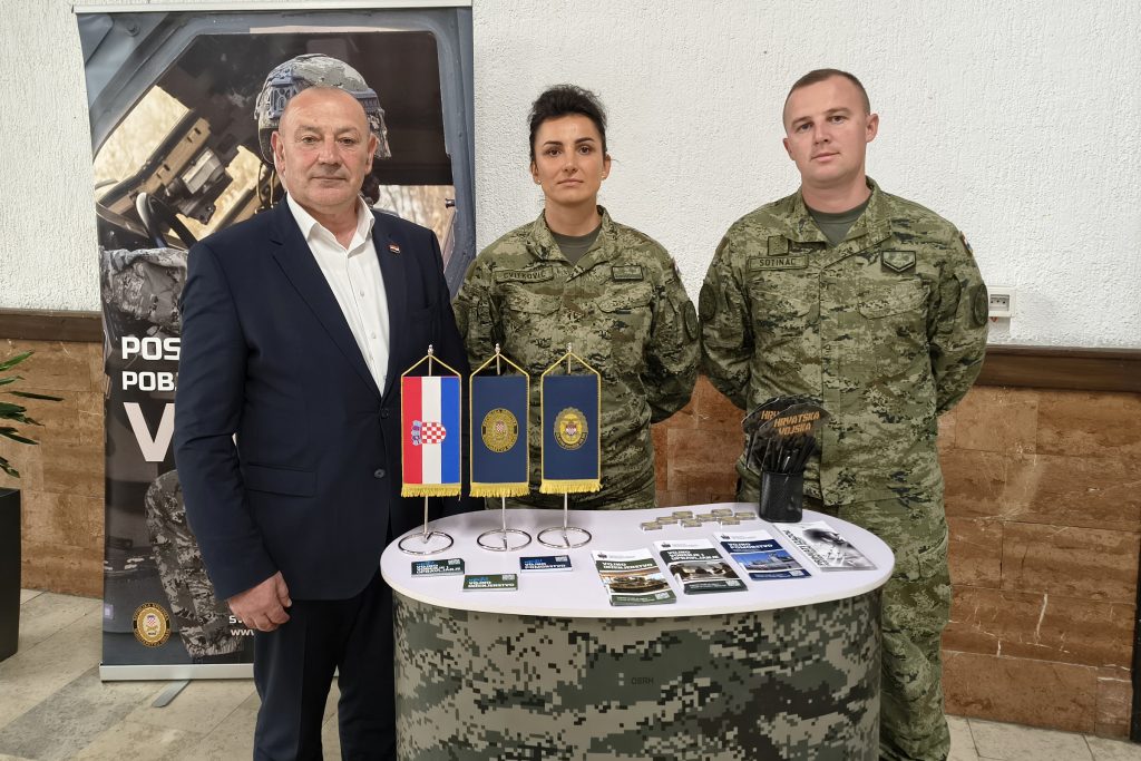 Slika https://www.morh.hr/wp-content/uploads/2025/09/2029-09-29-memorijal-branko-cikatic-1024x683.jpg