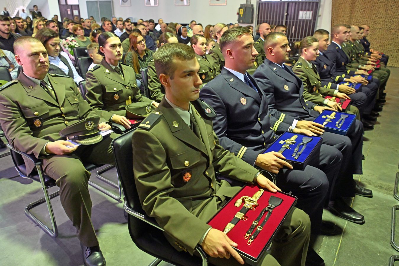 Slika https://www.morh.hr/wp-content/uploads/2025/10/2025-01-31-hvu-dodjela-cinova-1350x900.jpg