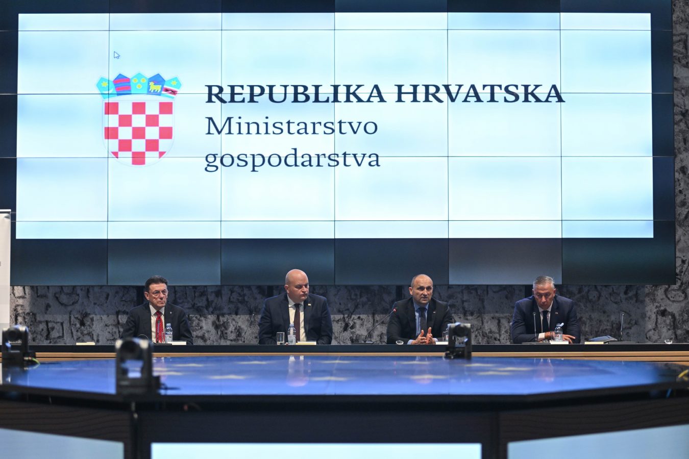 Slika https://www.morh.hr/wp-content/uploads/2025/10/2025-10-09-mo-potpisivanje-1350x900.jpg