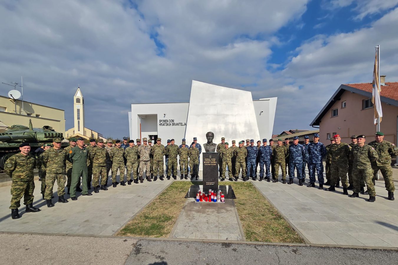 Slika https://www.morh.hr/wp-content/uploads/2025/10/2025-10-17-studijsko-putovanje-zss-hvu-06-1351x900.jpg