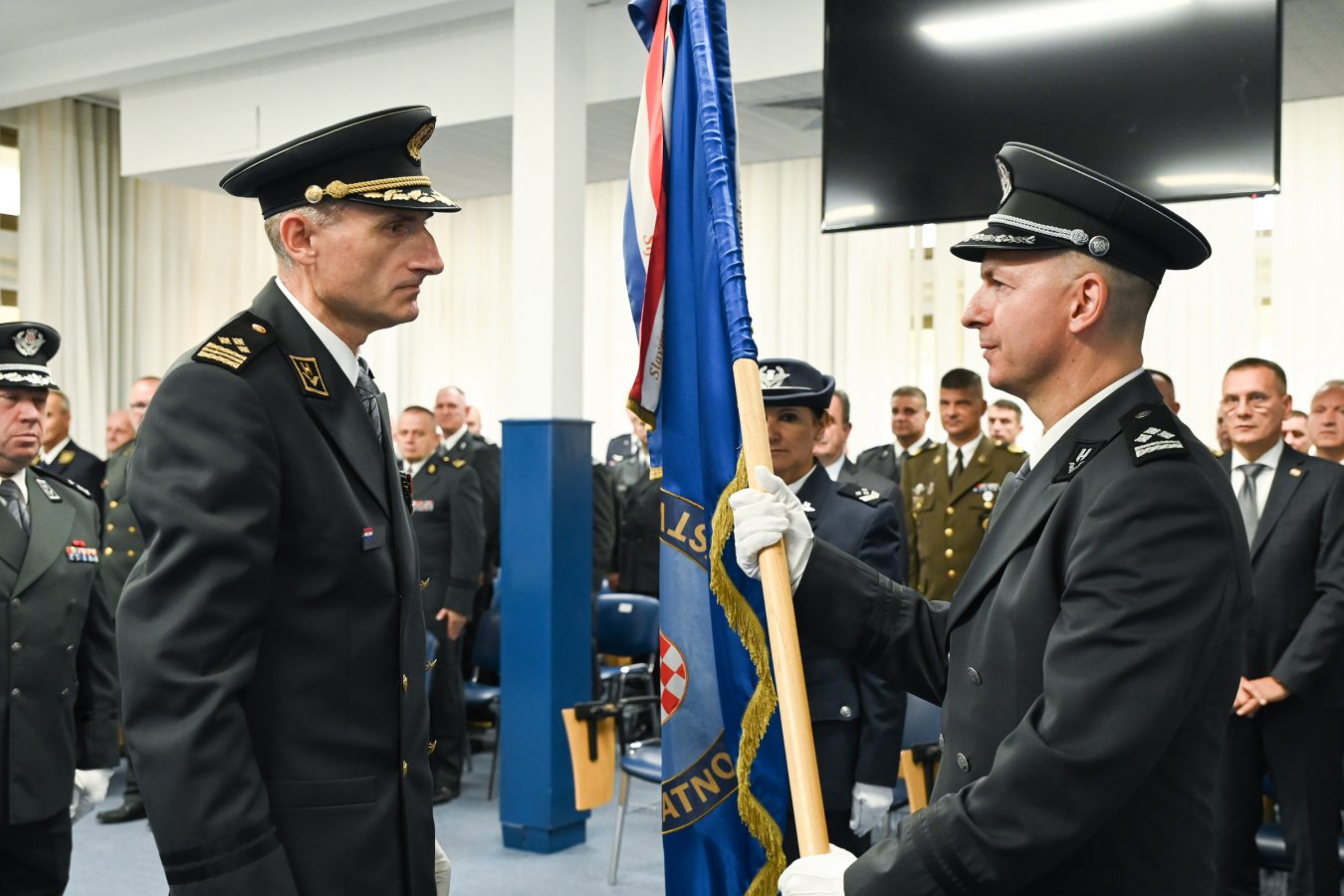 Slika https://www.morh.hr/wp-content/uploads/2025/10/2025-10-26-primopredaja-hrz-1350x900.jpg