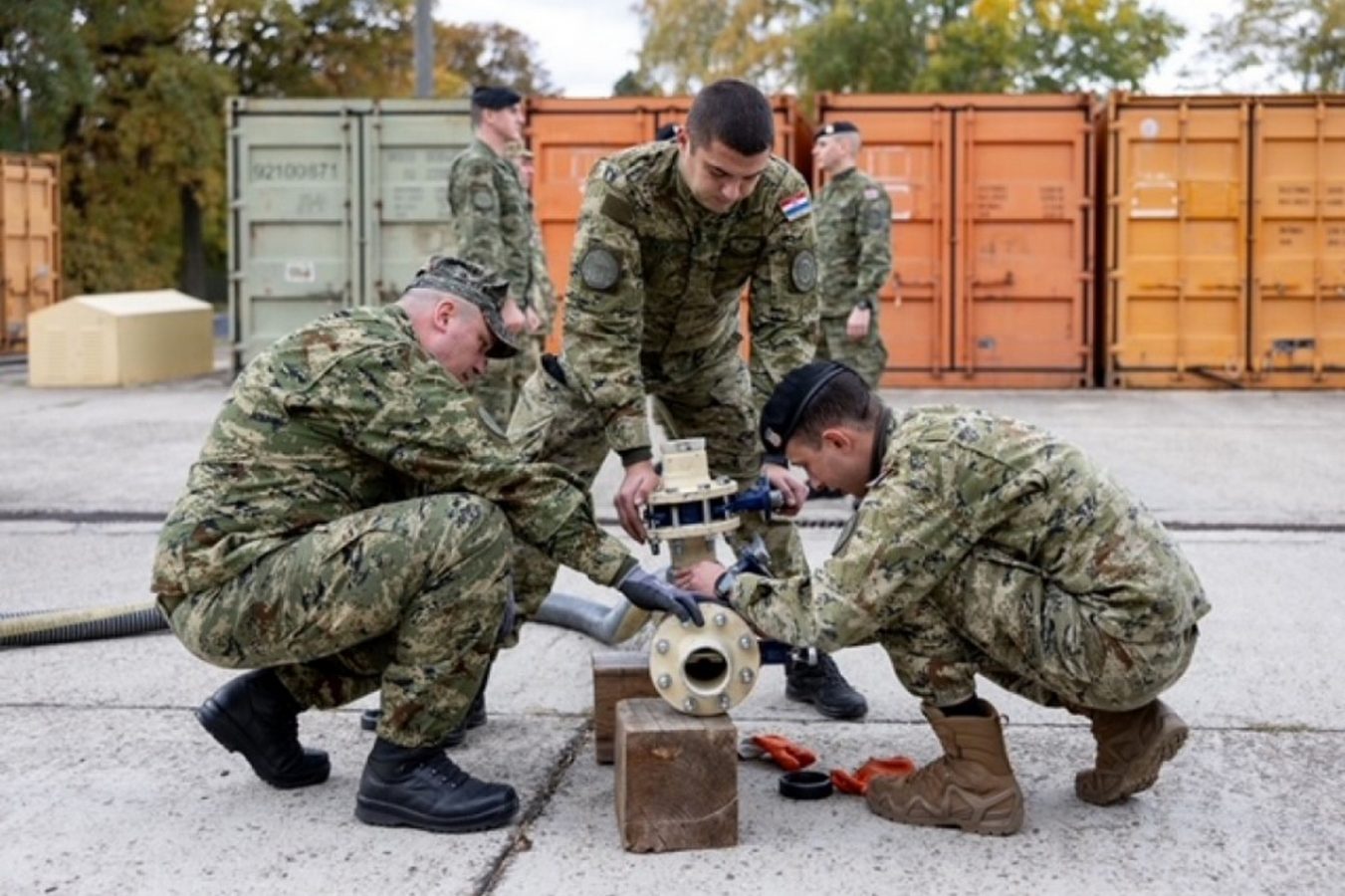 Slika https://www.morh.hr/wp-content/uploads/2025/11/2025-11-04-safety-fuel-1351x900.jpg