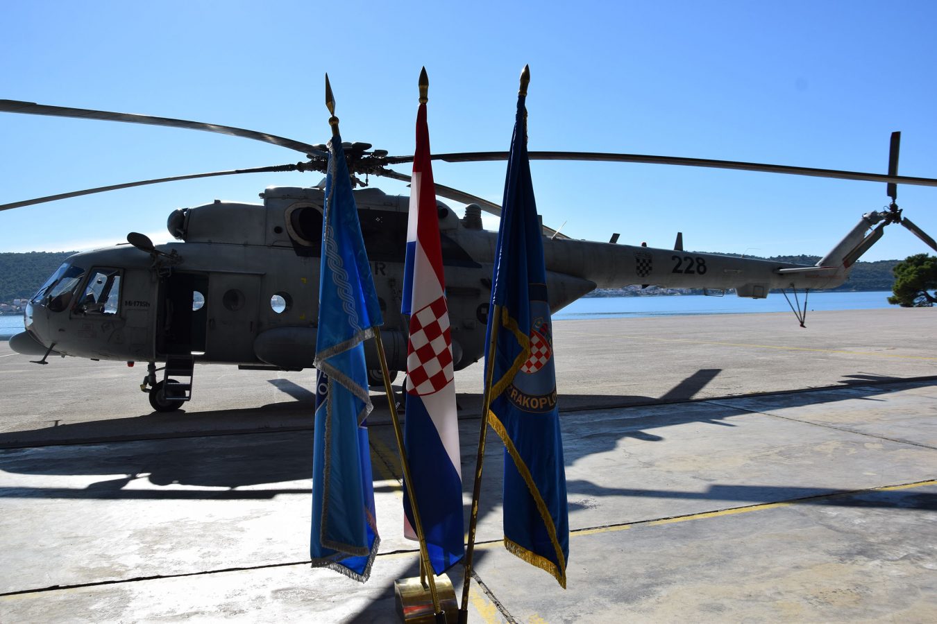 Slika https://www.morh.hr/wp-content/uploads/2025/11/2025-11-07-hrz-obljetnica-eskadrila-1350x900.jpg