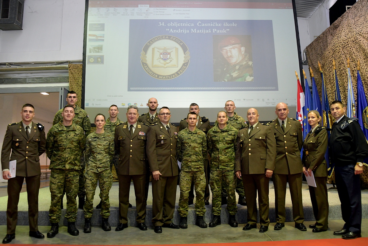 Slika https://www.morh.hr/wp-content/uploads/2025/11/2025-11-11-trideset-cetvrta-obljetnica-casnicke-skole-andrija-matijas-pauk.jpg