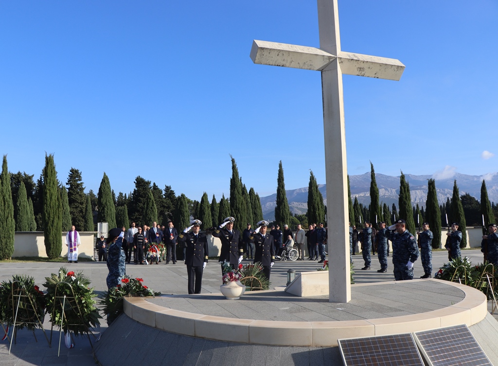 Slika https://www.morh.hr/wp-content/uploads/2025/11/2025-11-14-hrm-dan-obrane-splita.jpg