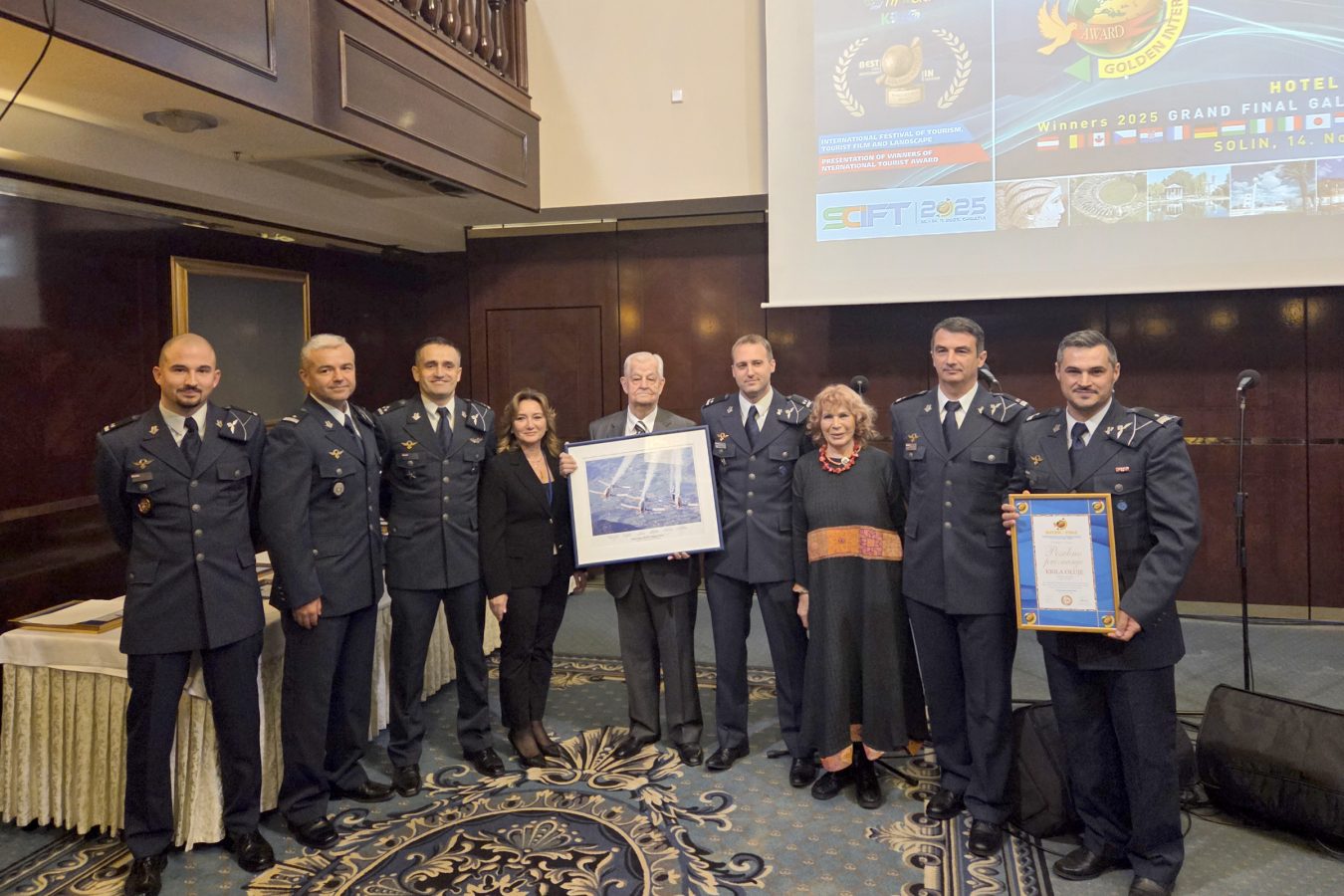 Slika https://www.morh.hr/wp-content/uploads/2025/11/2025-11-15-krila-oluje-nagrada-1-1350x900.jpg