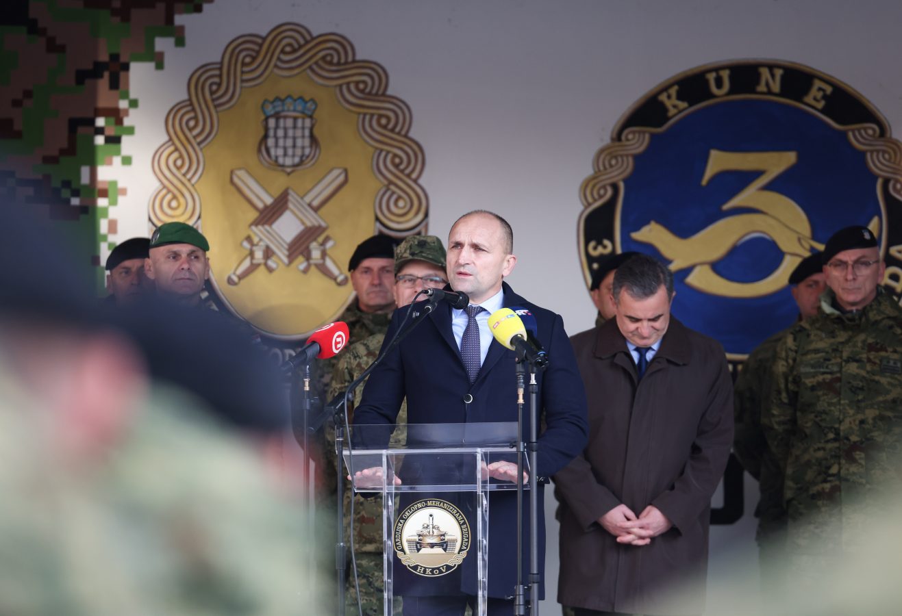 Slika https://www.morh.hr/wp-content/uploads/2025/11/2025-11-19-mo-ispracaj-kfor-1317x900.jpg