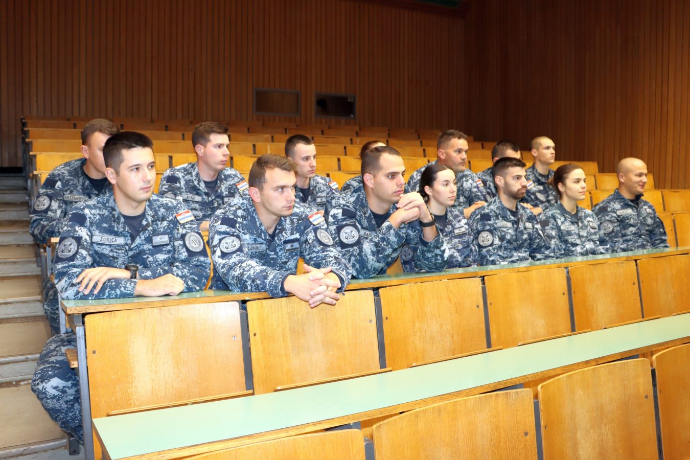 Slika https://www.morh.hr/wp-content/uploads/2025/11/2025-11-21-obalna-straza-1350x900.jpg