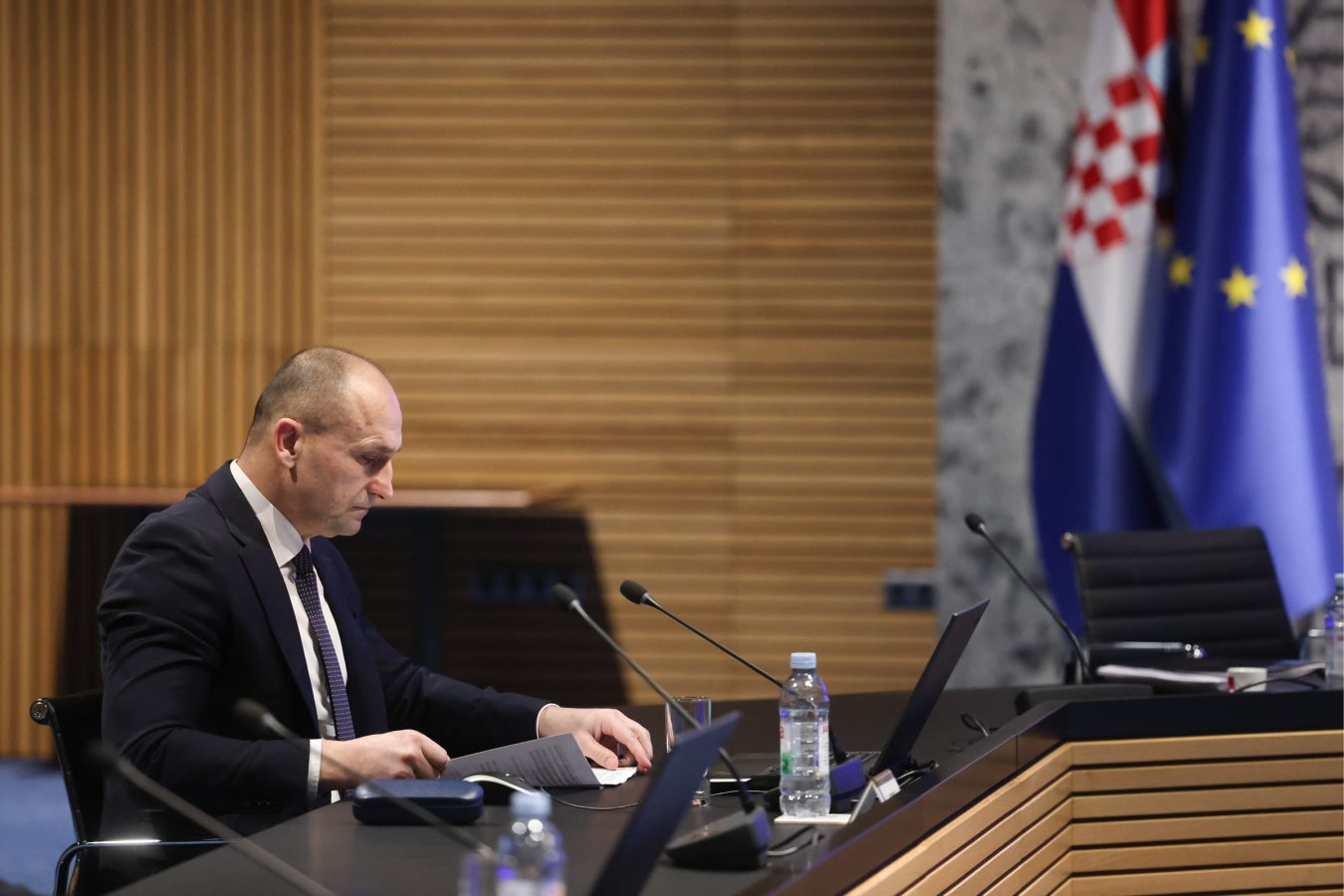 Slika https://www.morh.hr/wp-content/uploads/2025/12/2025-12-04-sjednica-vlade-1350x900.jpg