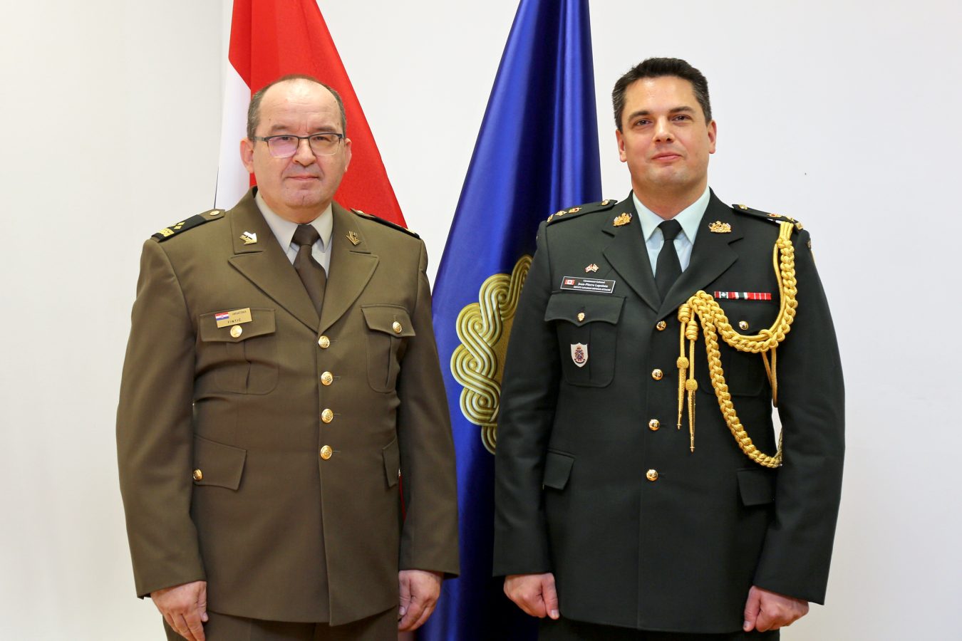 Slika https://www.morh.hr/wp-content/uploads/2025/12/2025-12-11-nastupni-posjet-zamjenika-vojnog-izaslanika-kanade-1350x900.jpg