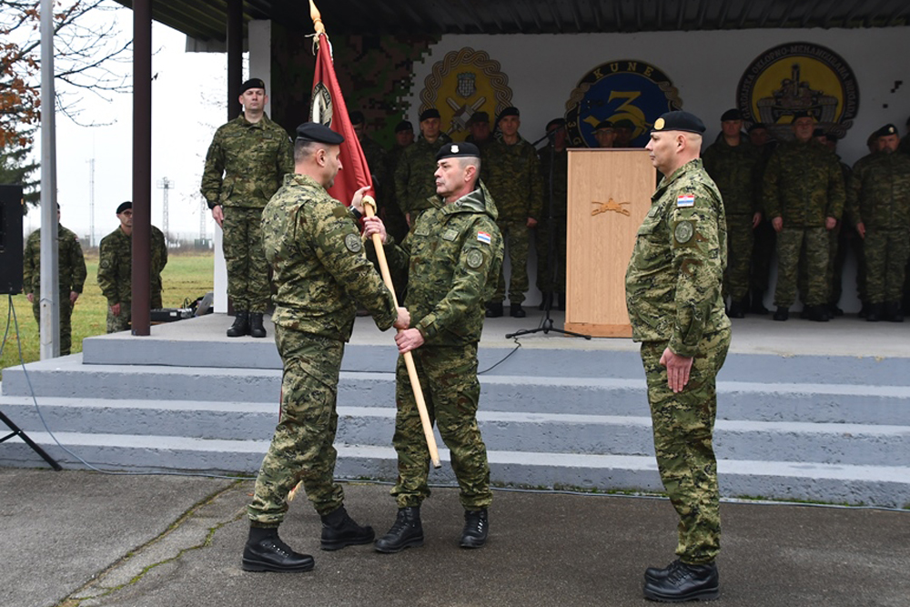 Slika https://www.morh.hr/wp-content/uploads/2025/12/2025-12-17-primopredaja-duznosti-u-tb-kune.jpg