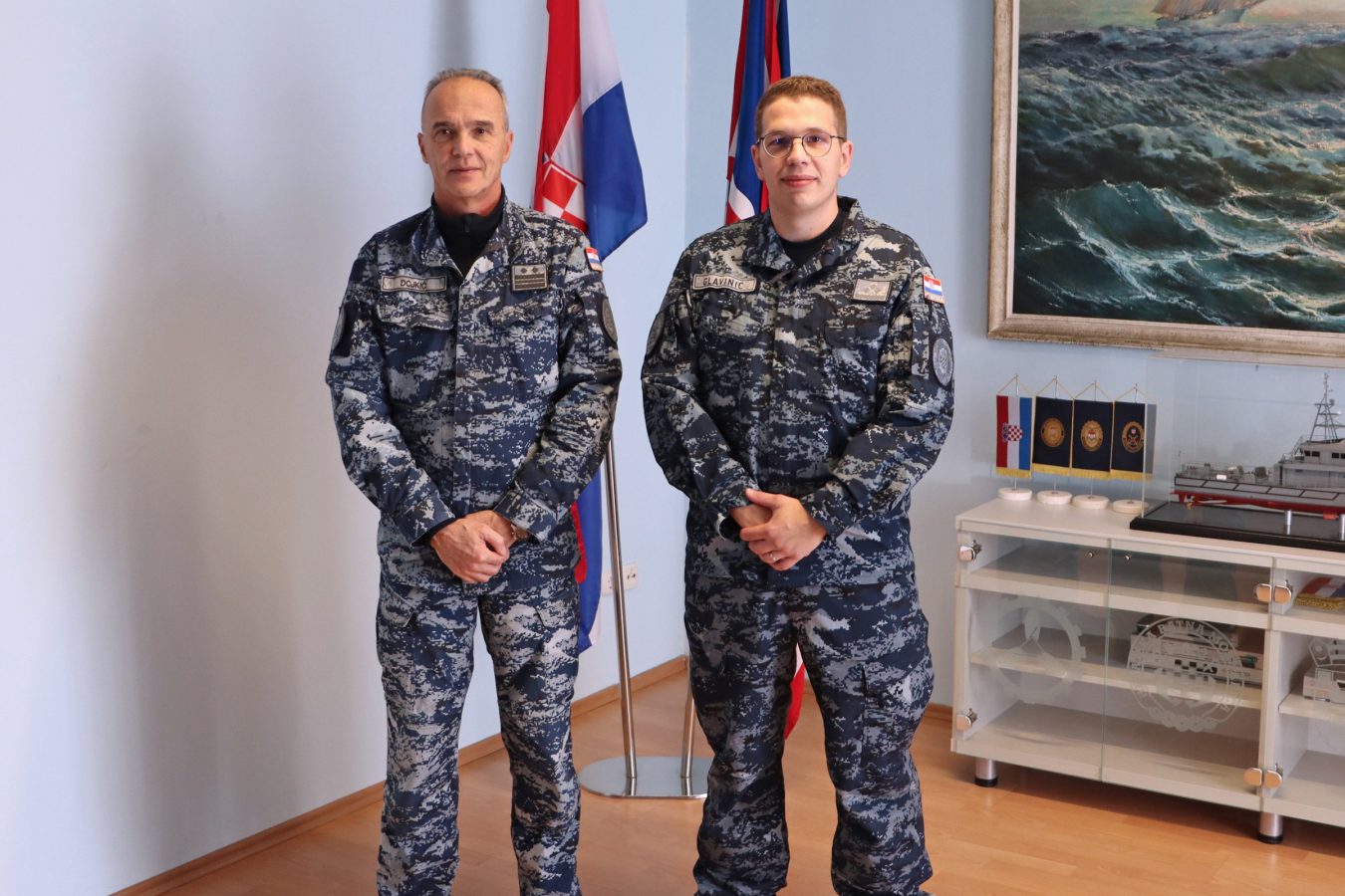 Slika https://www.morh.hr/wp-content/uploads/2025/12/2025-12-19-eu-atalanta-nova-rotacija-pripadnika-hrm-1350x900.jpg