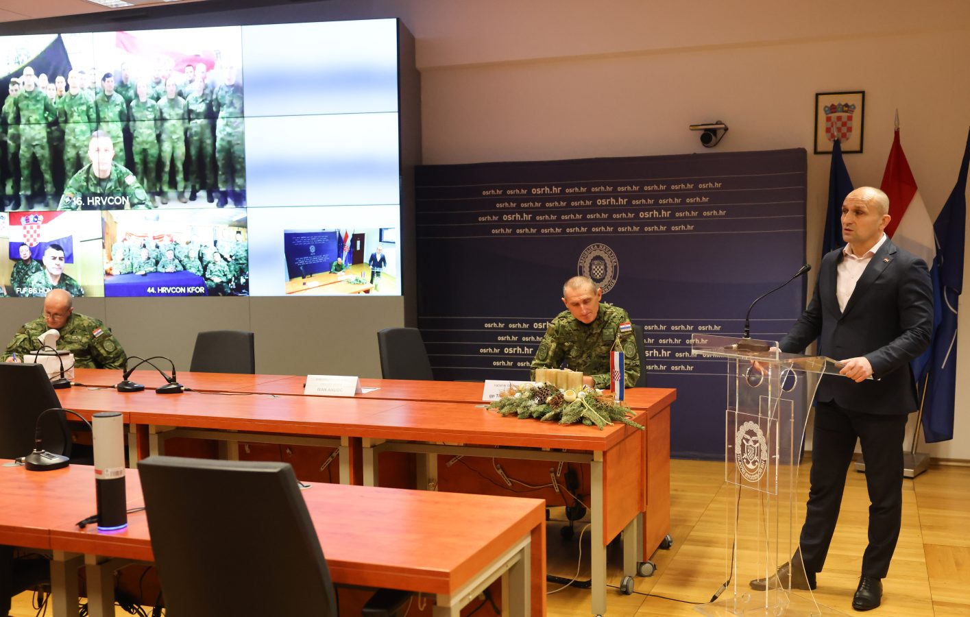 Slika https://www.morh.hr/wp-content/uploads/2025/12/2025-12-22-bozicna-cestitka-zos-1415x900.jpg