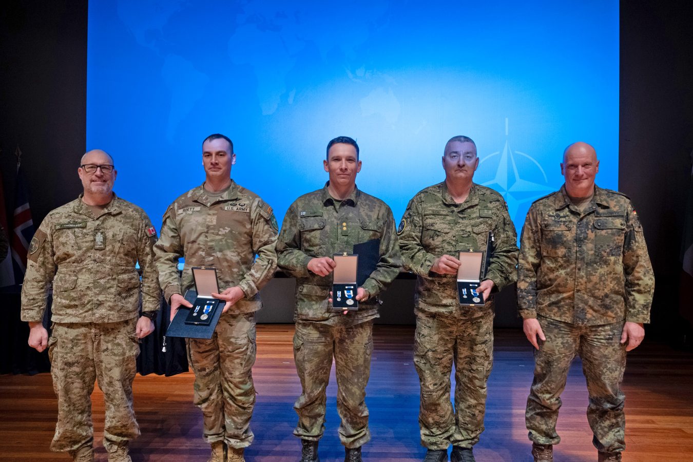 Slika https://www.morh.hr/wp-content/uploads/2026/02/2026-02-03-nato-medalja-zlatko-sudic-1350x900.jpg