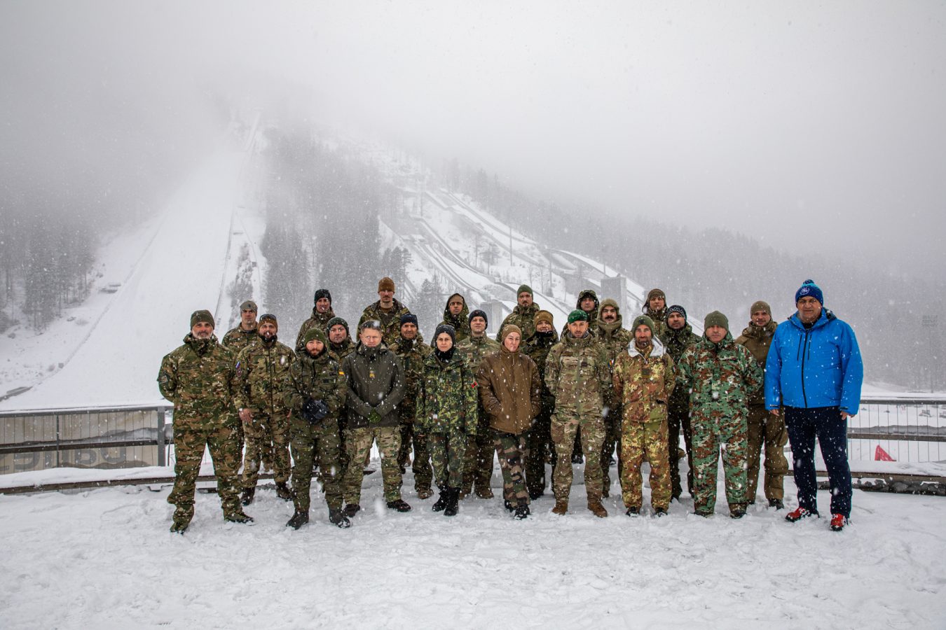 Slika https://www.morh.hr/wp-content/uploads/2026/02/2026-02-10-19.-medunarodni-zimski-kamp-za-docasnike-u-sloveniji-1350x900.jpg