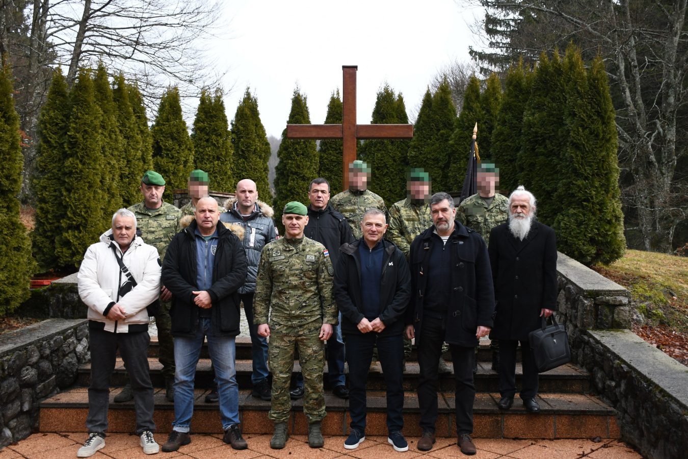 Slika https://www.morh.hr/wp-content/uploads/2026/02/2026-02-11-postavljanje-ratne-zastave-1350x900.jpg