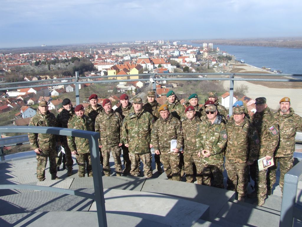 Slika https://www.morh.hr/wp-content/uploads/2026/02/2026-02-12-posjet-visokog-tecaja-za-docasnike-slovenske-vojske.jpg