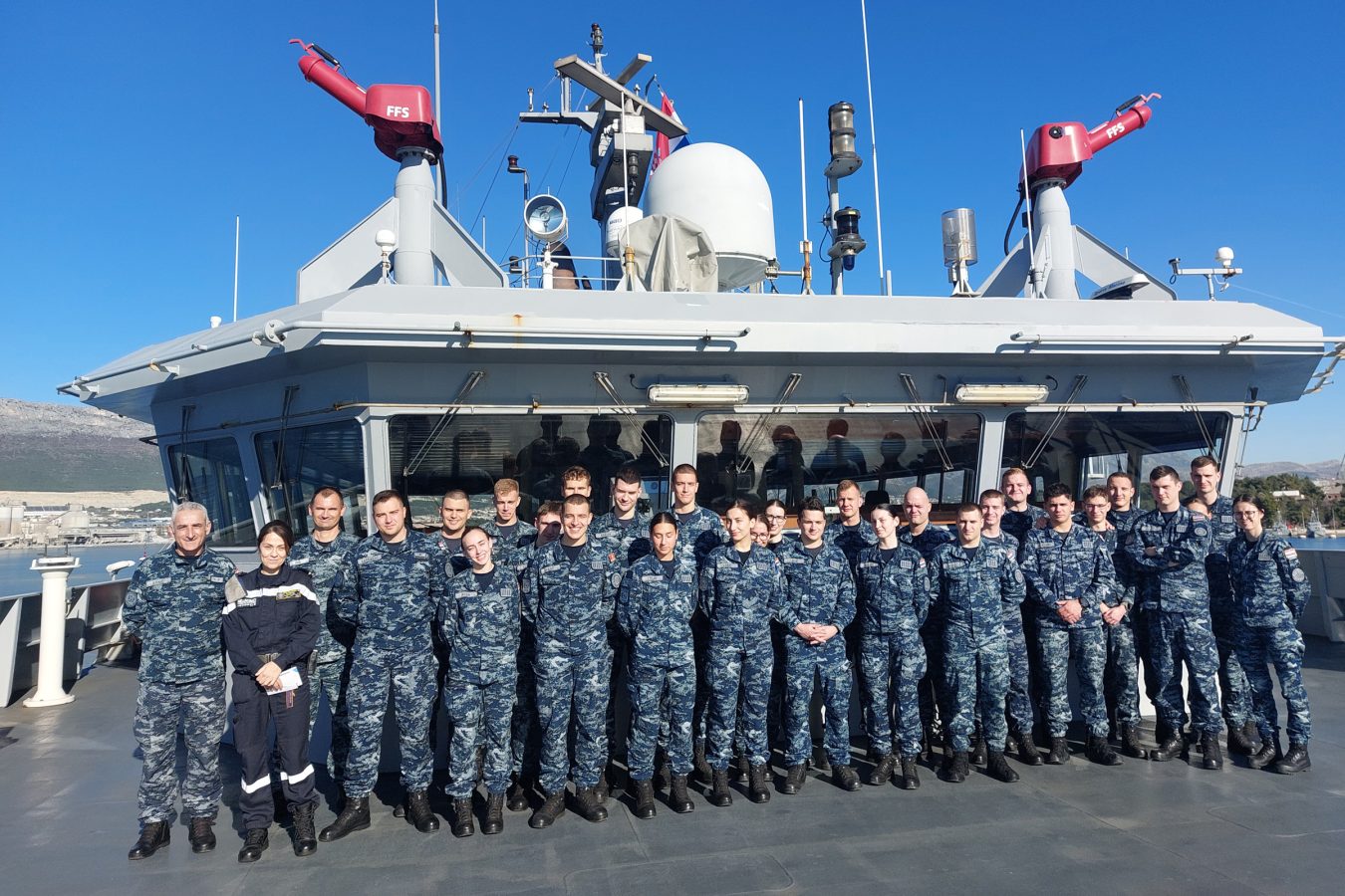 Slika https://www.morh.hr/wp-content/uploads/2026/02/2026-02-26-kadeti-vojnog-pomorstva-posjetili-brod-rm-francuske-republike-fs-loire-1350x900.jpg