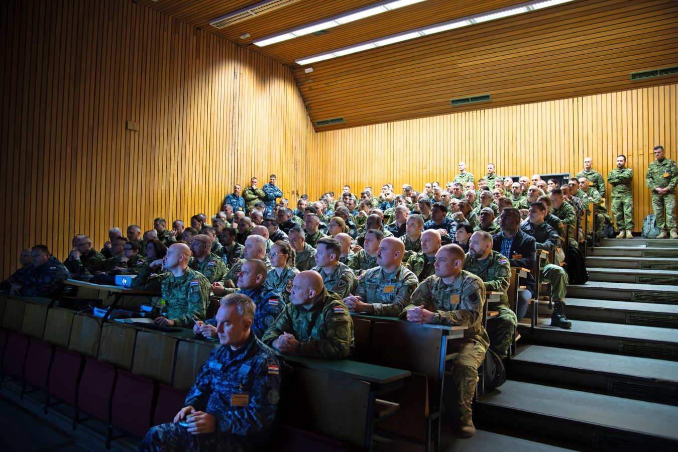 Slika https://www.morh.hr/wp-content/uploads/2026/03/2026-03-02-planska-konferencija-zdruzene-medunarodne-vojne-vjezbe-borbena-moc-26-1350x900.jpg