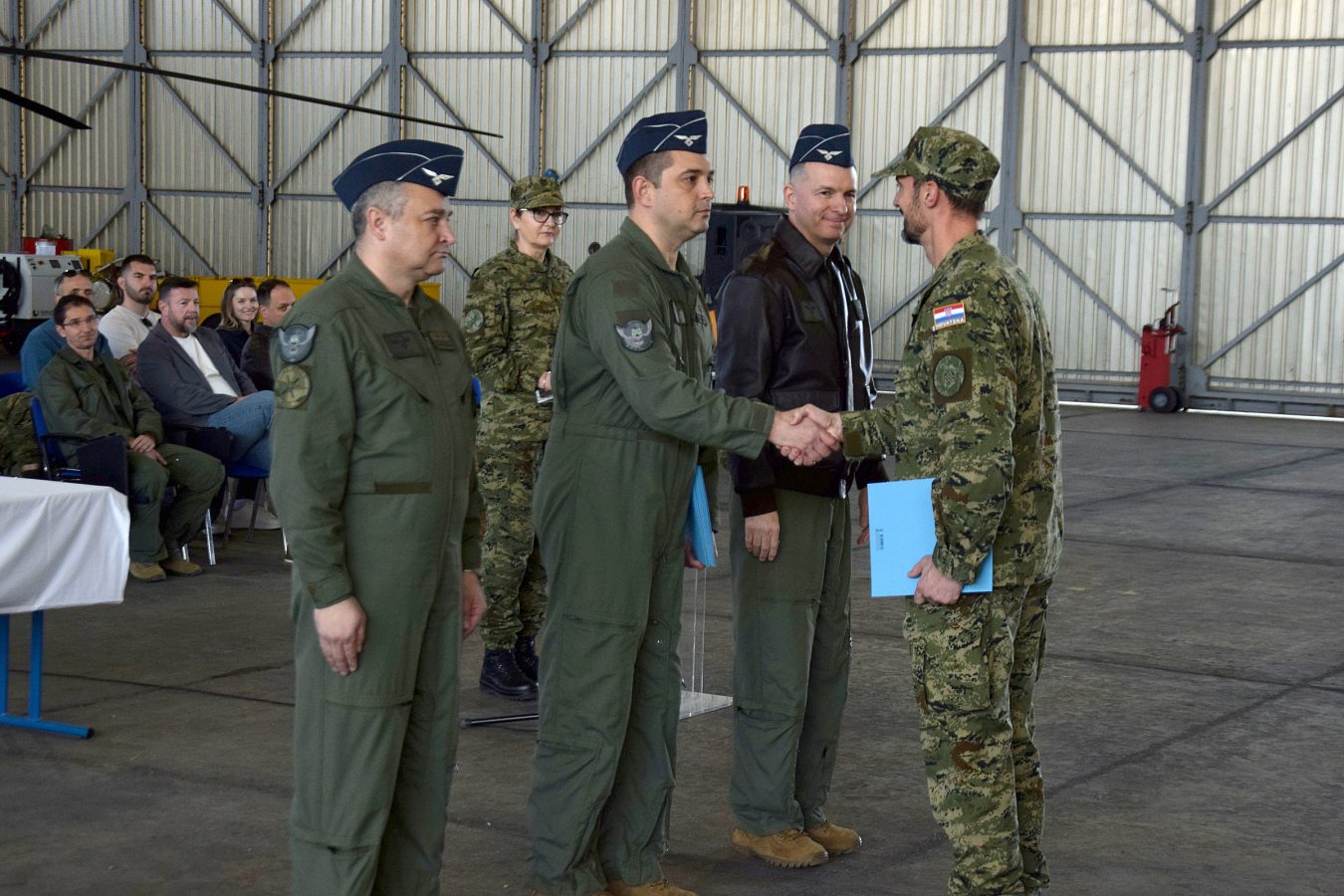 Slika https://www.morh.hr/wp-content/uploads/2026/03/2026-03-10-30.obljetnica-393.eskadrile-helikoptera-1350x900.jpg