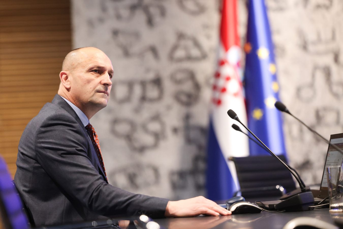 Slika https://www.morh.hr/wp-content/uploads/2026/03/2026-03-18-sjednica-vlade-1350x900.jpg
