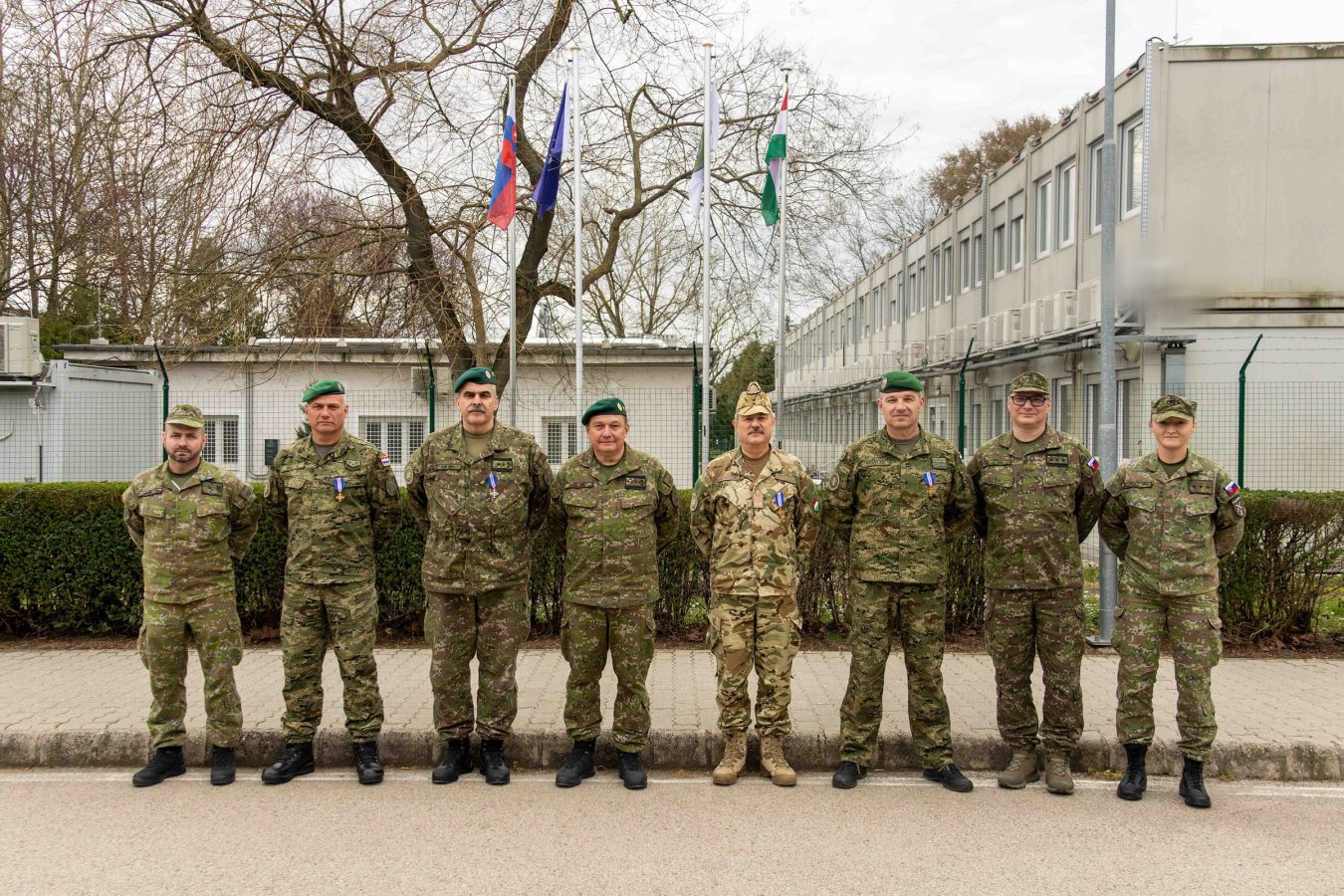 Slika https://www.morh.hr/wp-content/uploads/2026/03/2026-03-20-slovacko-odlikovanje-hrvatskim-pripadnicima-hq-mnd-c-1350x900.jpg