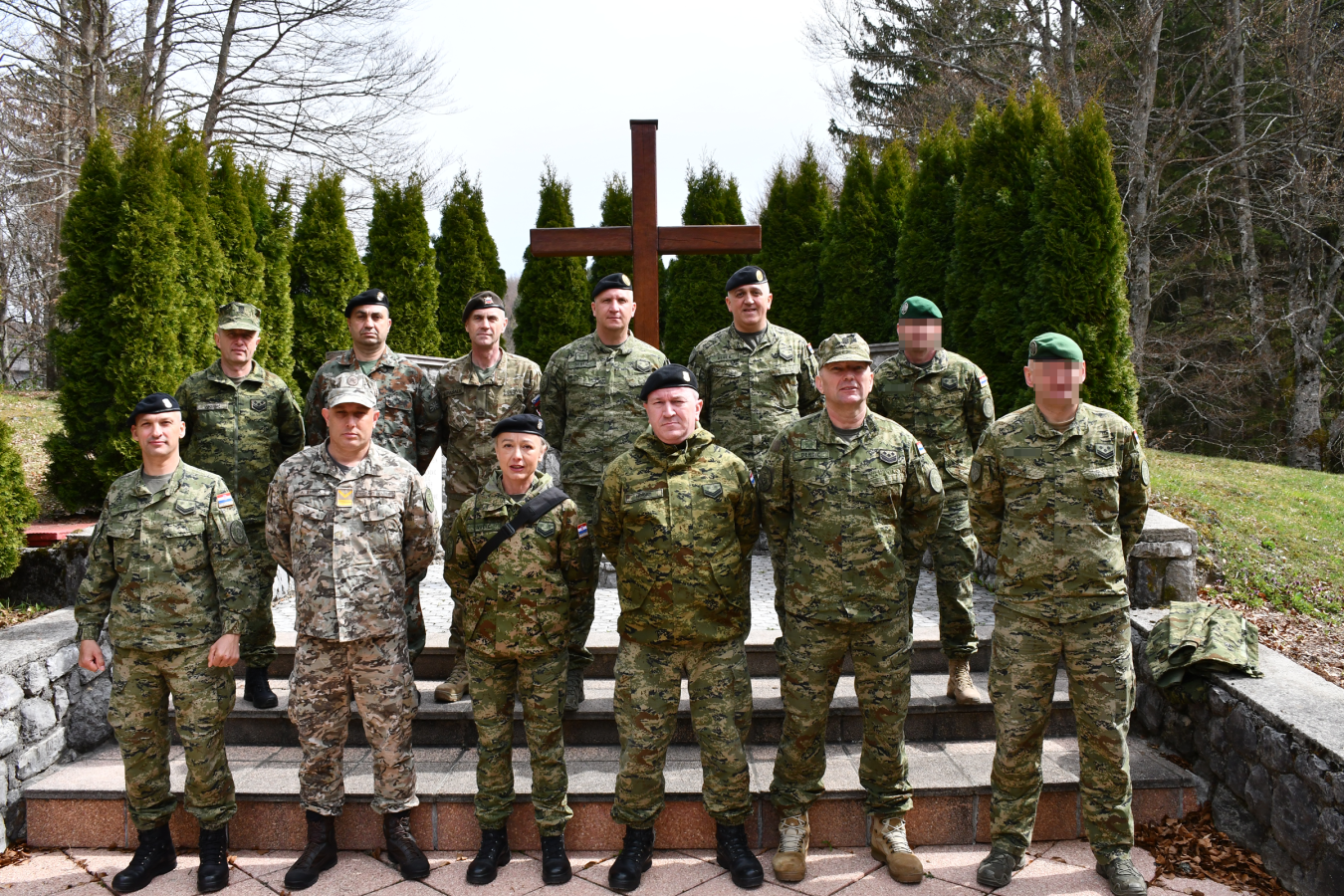 Slika https://www.morh.hr/wp-content/uploads/2026/04/2026-04-14-polaznici-24.-narastaja-visoke-docasnicke-skole-u-posjetu-zss-u-1350x900.png